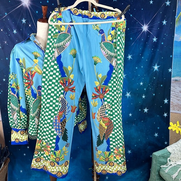 Summer luncheon set or PJ set. Bold pattern peasant sleeve blouse w/pant - Picture 8 of 10